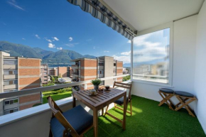 Renovated Lake View Apt with AirCon